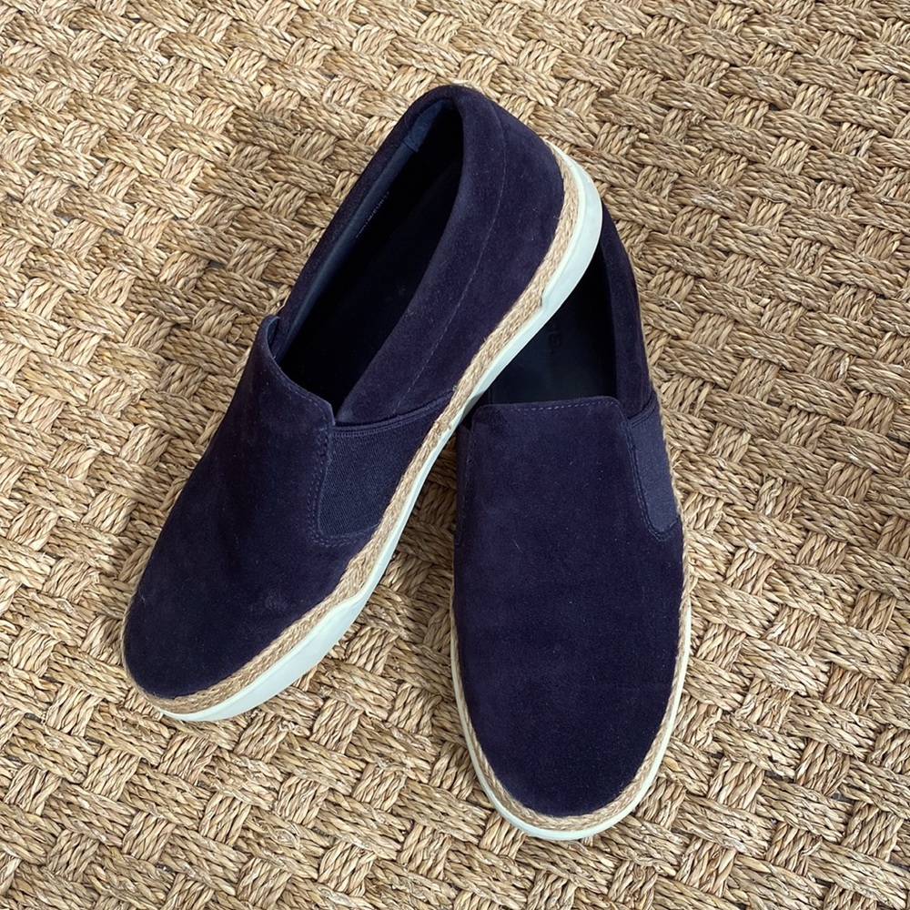 Vince women’s slip on sneakers suede navy blue with rope detail Size 7 no box
